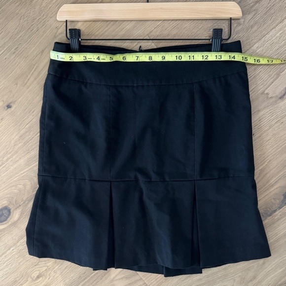 Dynamite Elegant Black Mini Skirt - Picture 4 of 6